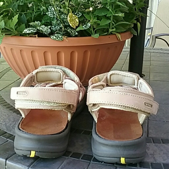 Barefoot Freedom Sandles New - Picture 3 of 8